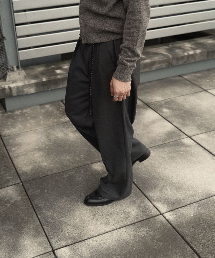 shiun(シウン) ONLINE STORE / STRAIGHT TUCK TROUSERS