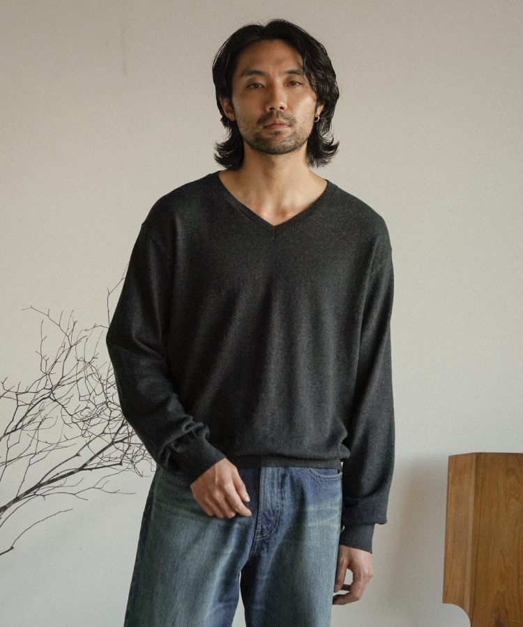 CROPPED V NECK KNIT