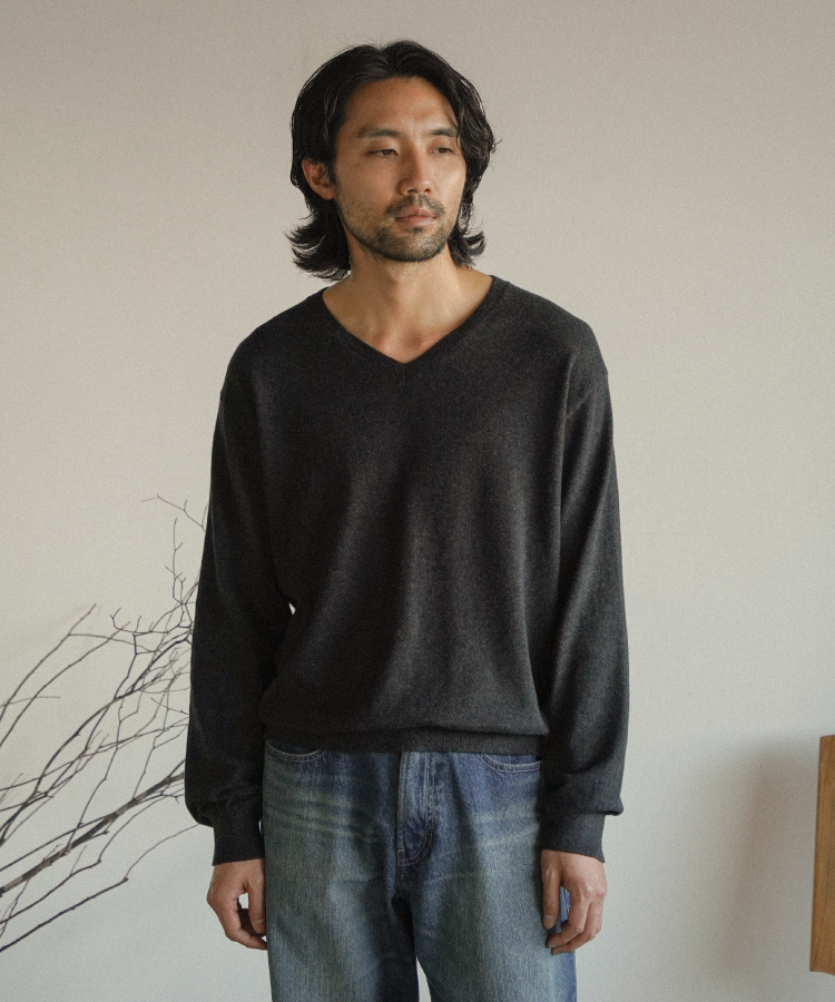 CROPPED V NECK KNIT