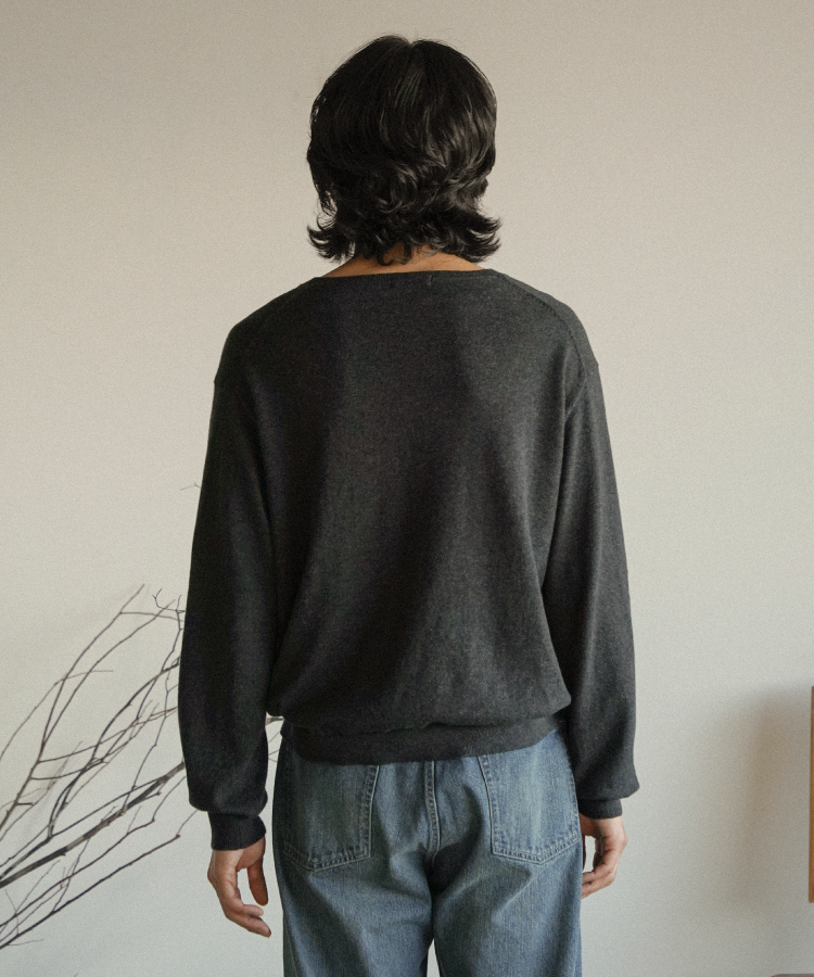 CROPPED V NECK KNIT
