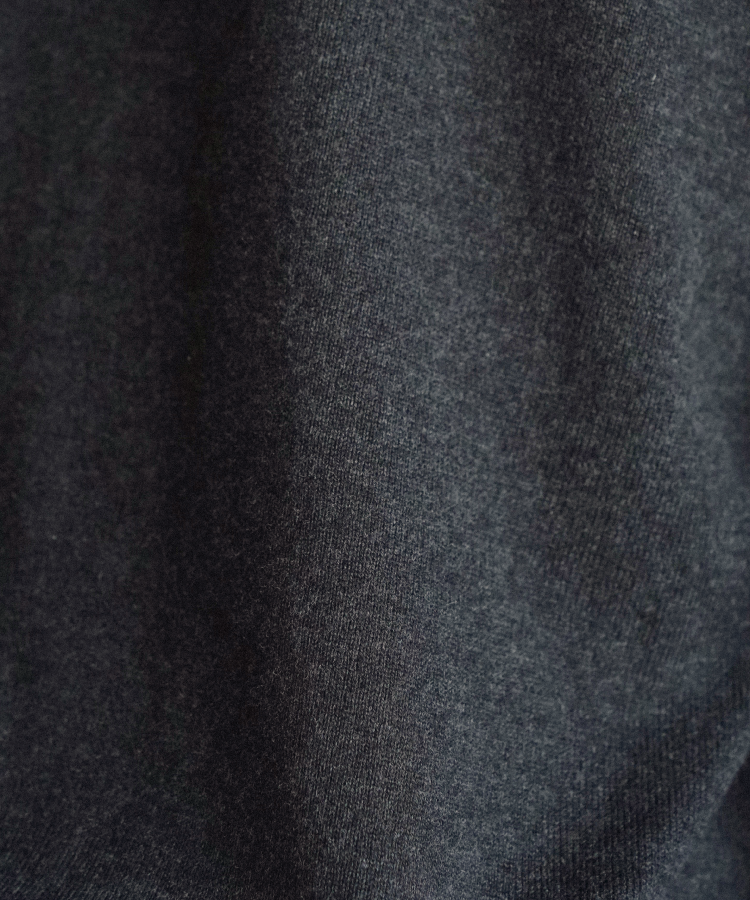 CROPPED V NECK KNIT