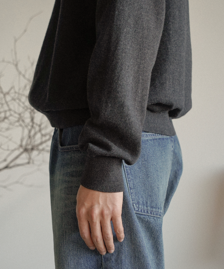 CROPPED V NECK KNIT