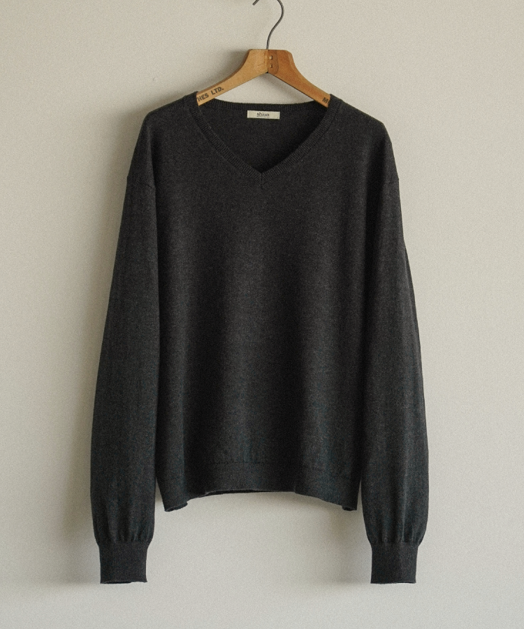 CROPPED V NECK KNIT